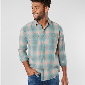Free Nature men’s flannel shirt size S. Buckle